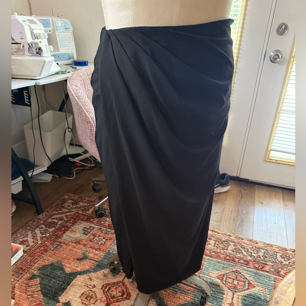 Elegant Black Women's Skirt